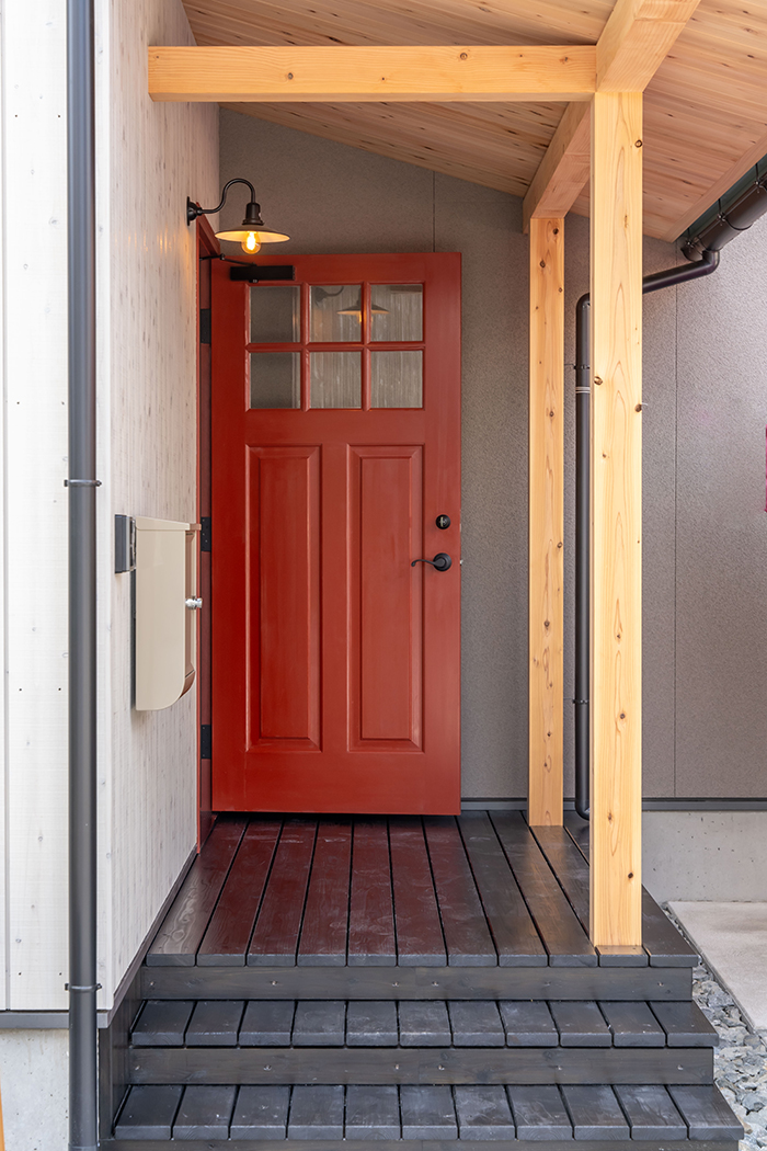 シンプソンの木製玄関ドア
