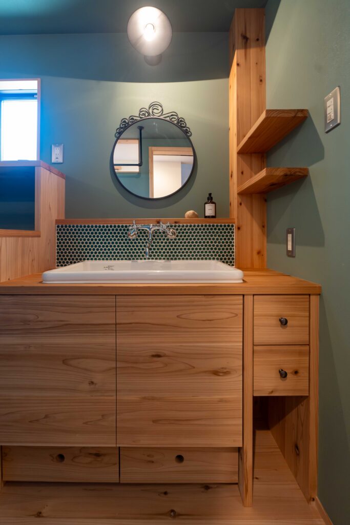 造作洗面　施主支給品　青いタイル