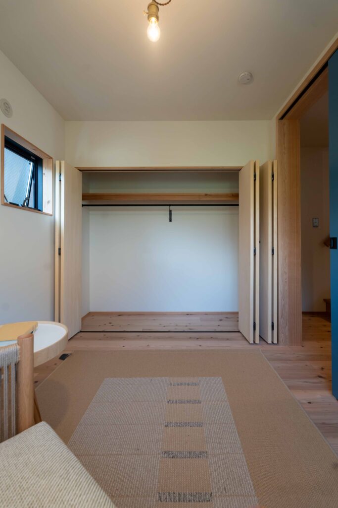 クローゼット　寝室　4帖