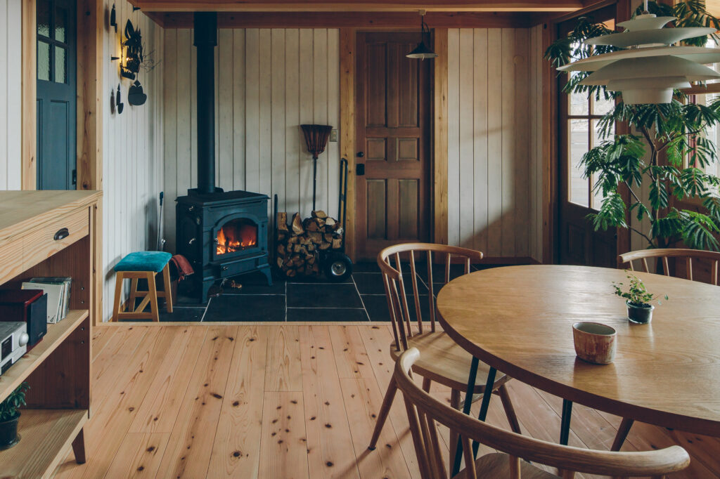 薪ストーブ　板倉ハウス　無垢杉の家
大津市比叡平