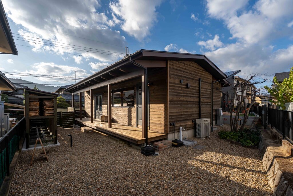 新築見学会　平屋のヤマネコハウス　ウッドデッキ　