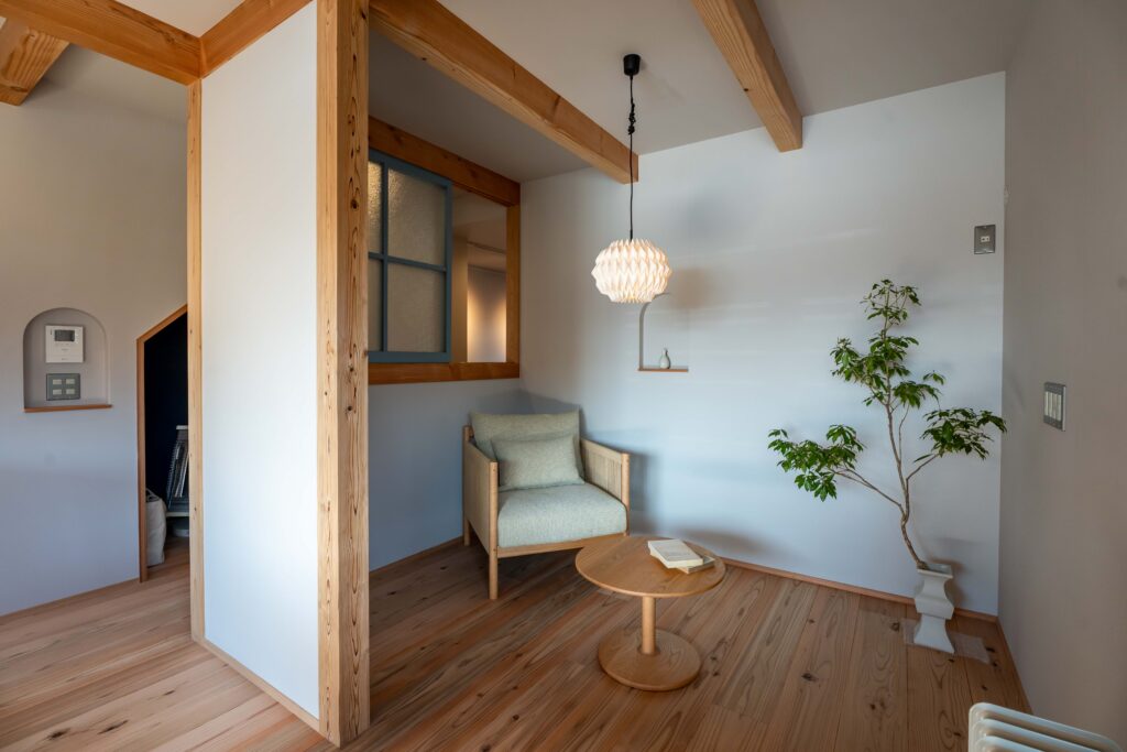 左京区岩倉新築見学会　ヤマネコハウス　ひとりヤマネコの家　居心地のいいリビング